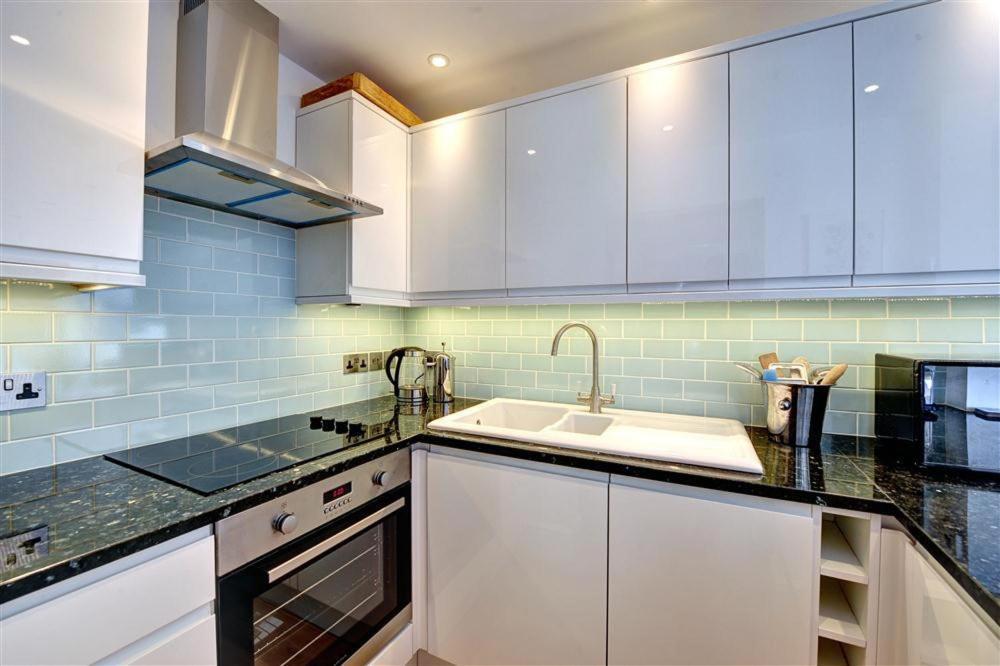 Seahorse Apartment Lyme Regis Exterior photo